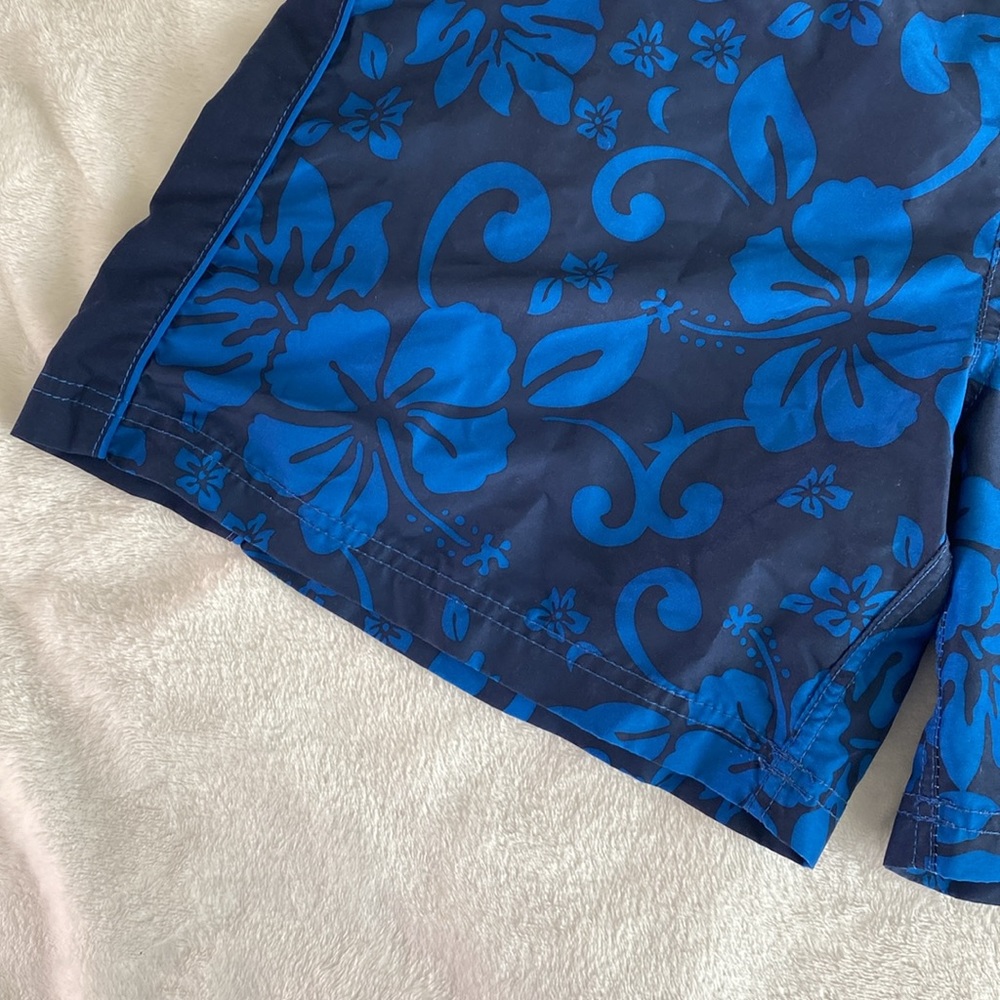 Blue and navy hibiscus print swimming trunks - Picture 4 of 15